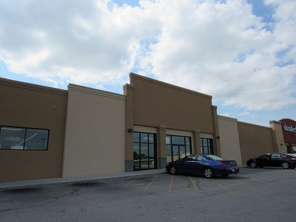 Galesburg, IL Redeveloped Retail Center: 1270 N Henderson St, Galesburg, IL 61401